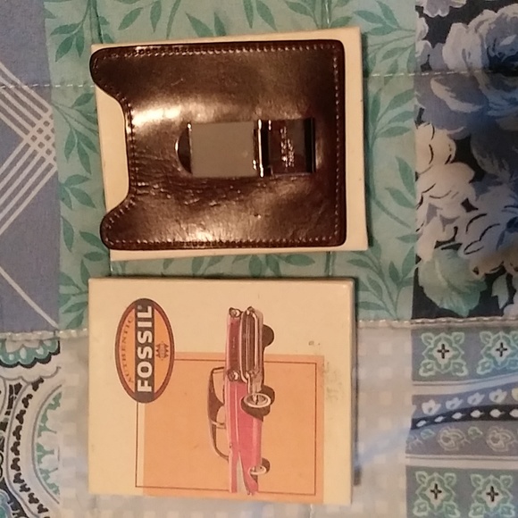 Fossil Front Pocket Wallet - Picture 2 of 3